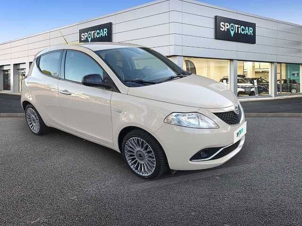 Lancia Ypsilon usata a Perugia (3)