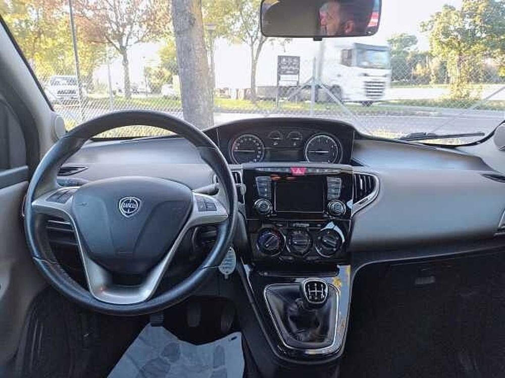 Lancia Ypsilon usata a Perugia (8)