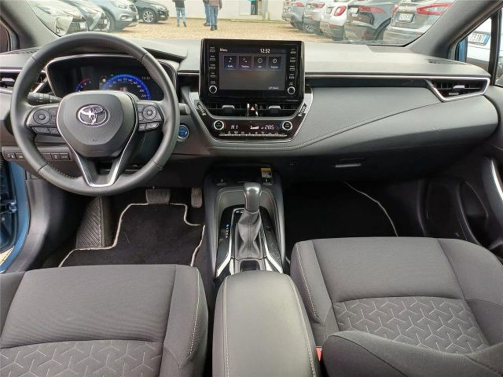 Toyota Corolla Touring Sports usata a Bari (14)