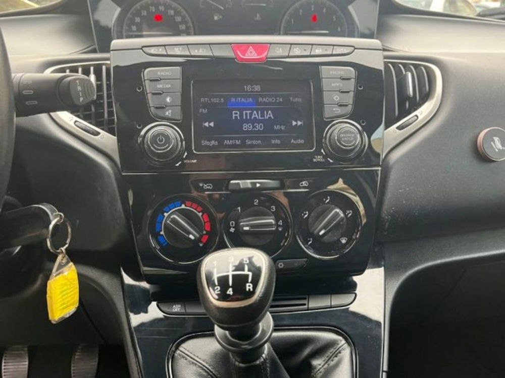 Lancia Ypsilon usata a Trapani (12)