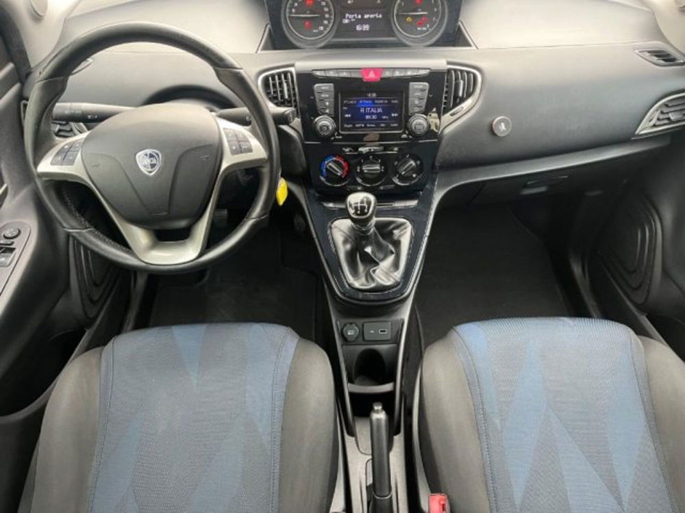 Lancia Ypsilon usata a Trapani (14)