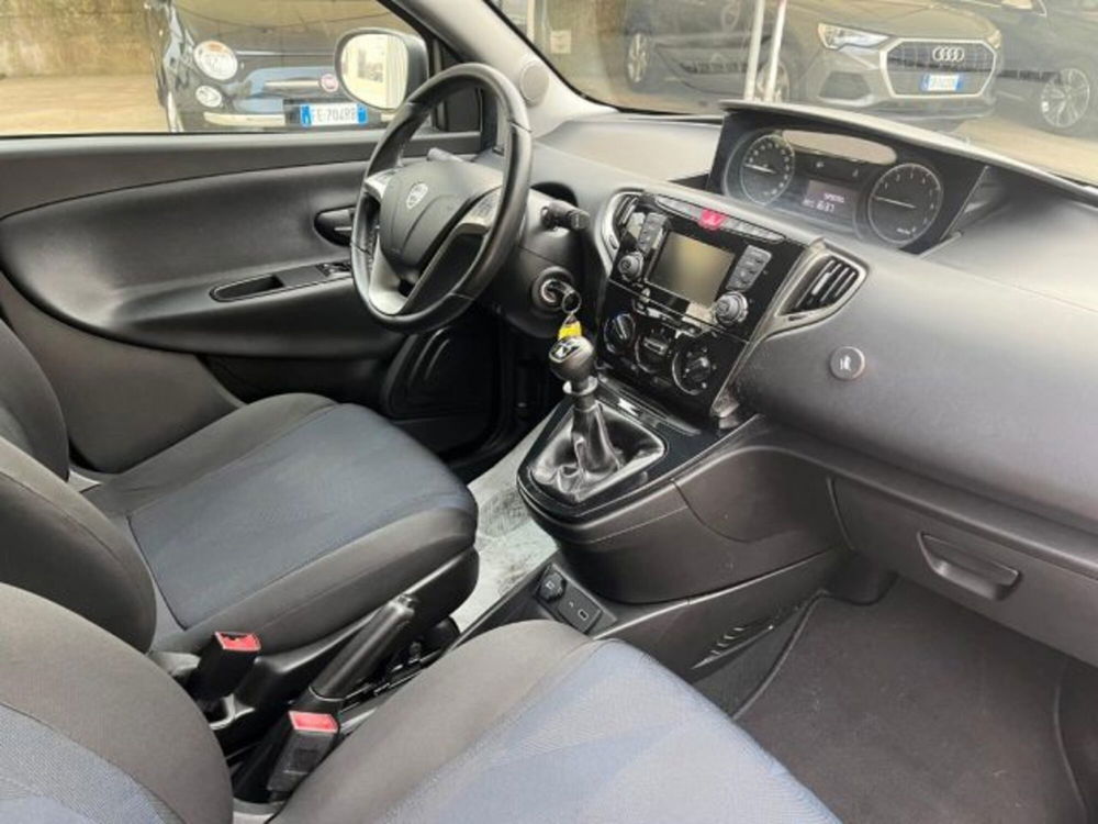 Lancia Ypsilon usata a Trapani (7)