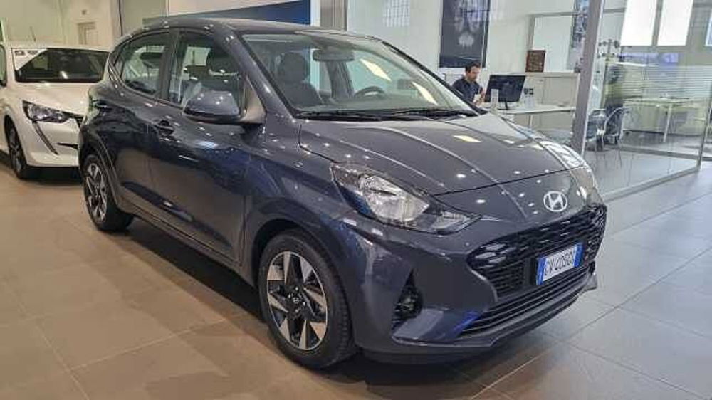 Hyundai i10 nuova a Milano (2)