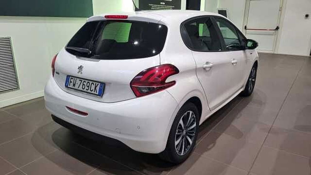 Peugeot 208 usata a Milano (4)