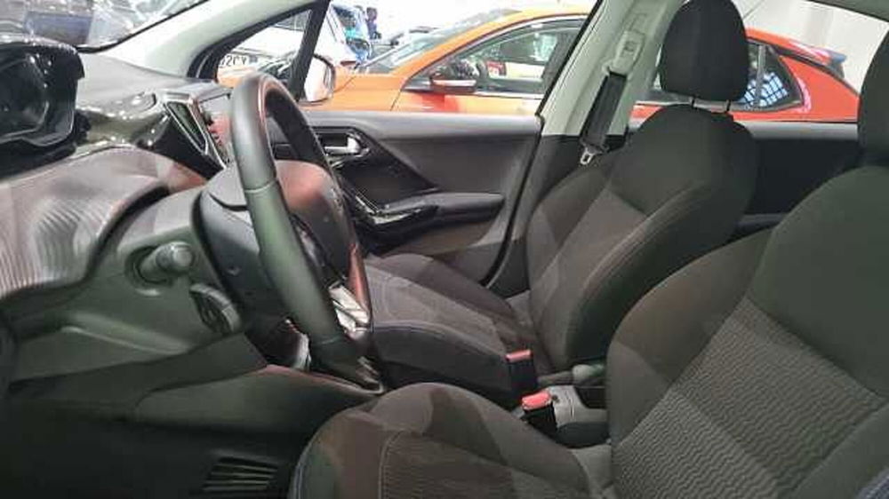 Peugeot 208 usata a Milano (9)