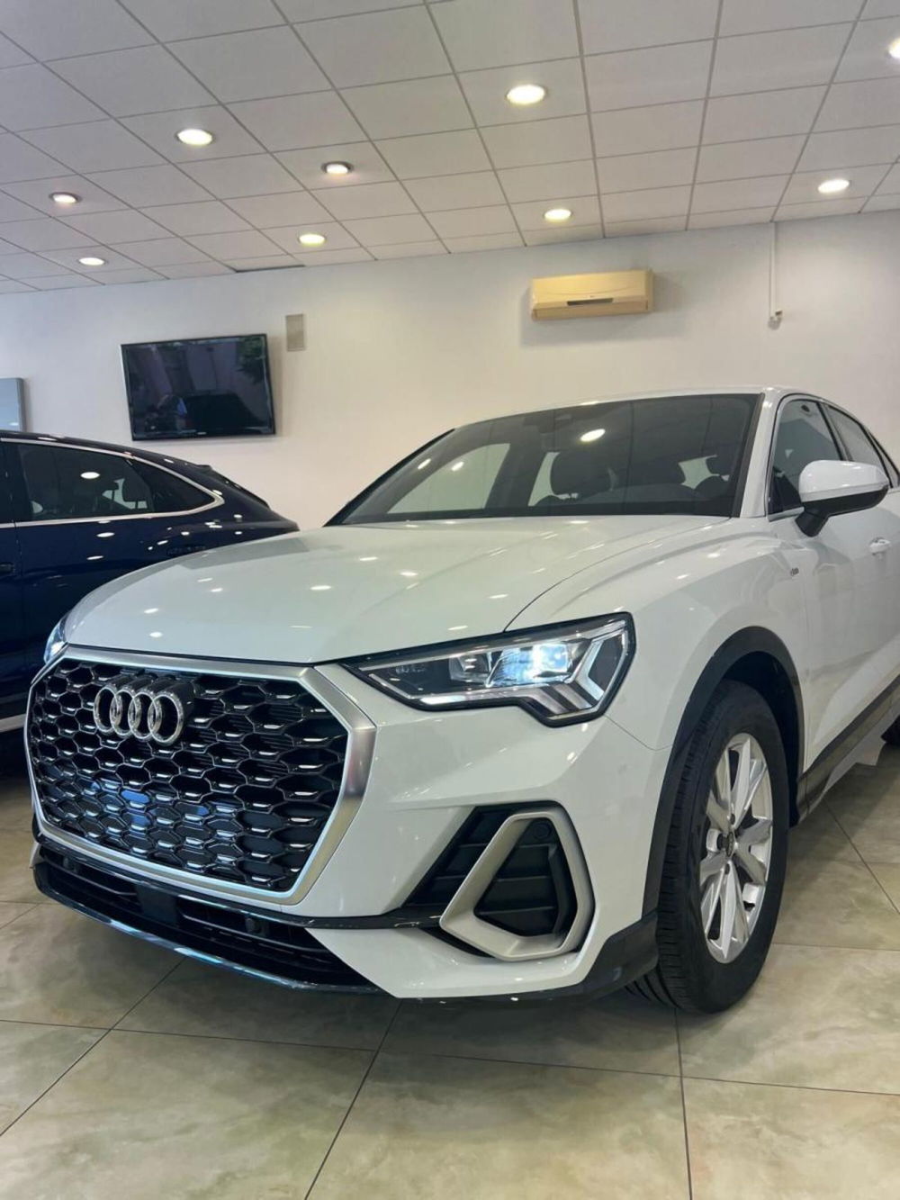 Audi Q3 Sportback nuova a Napoli (3)