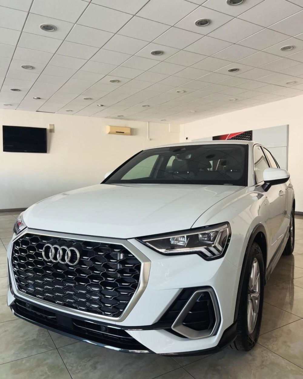 Audi Q3 Sportback nuova a Napoli (5)