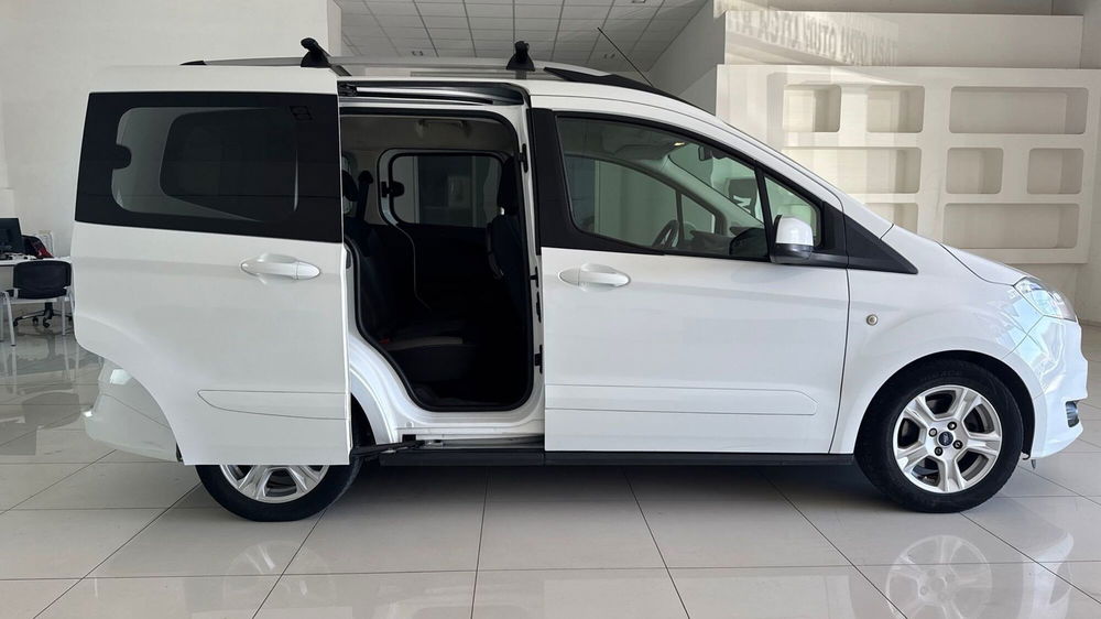 Ford Tourneo Courier usata a Viterbo (14)