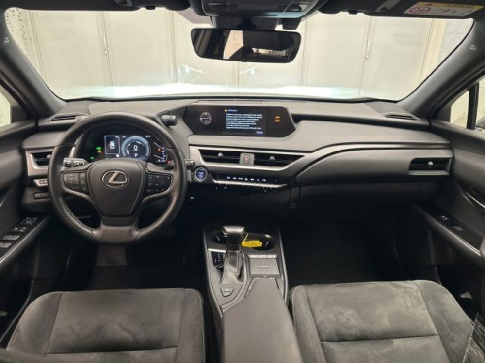 Lexus UX usata a Cuneo (9)