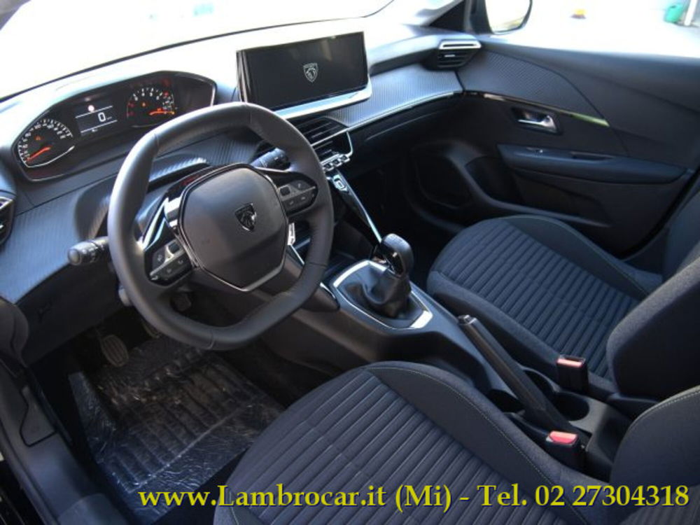 Peugeot 208 nuova a Milano (4)