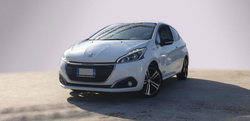 Peugeot 208 Turbo 110 EAT6 S&amp;S 3 porte GT Line  del 2015 usata a Limena