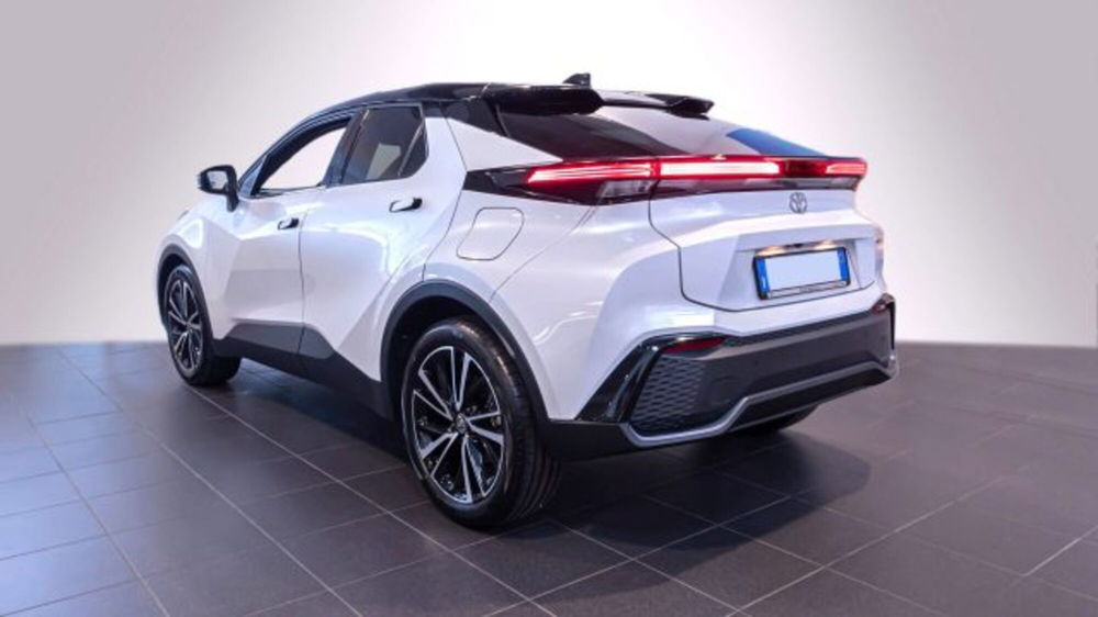 Toyota Toyota C-HR nuova a Padova (18)