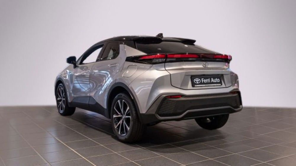 Toyota Toyota C-HR nuova a Padova (16)