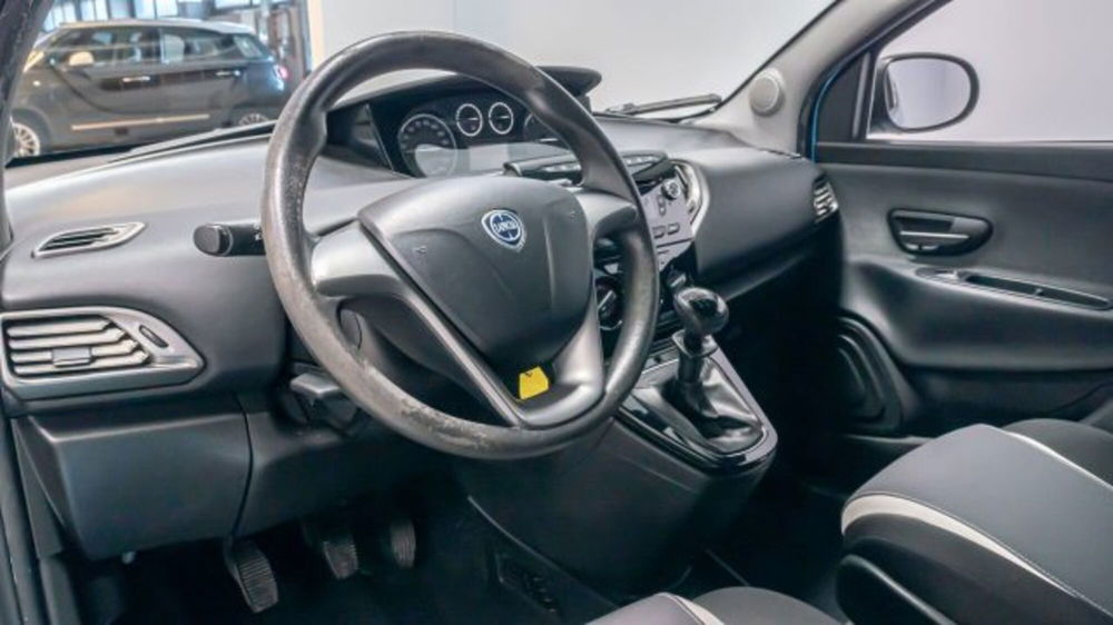 Lancia Ypsilon usata a Padova (9)