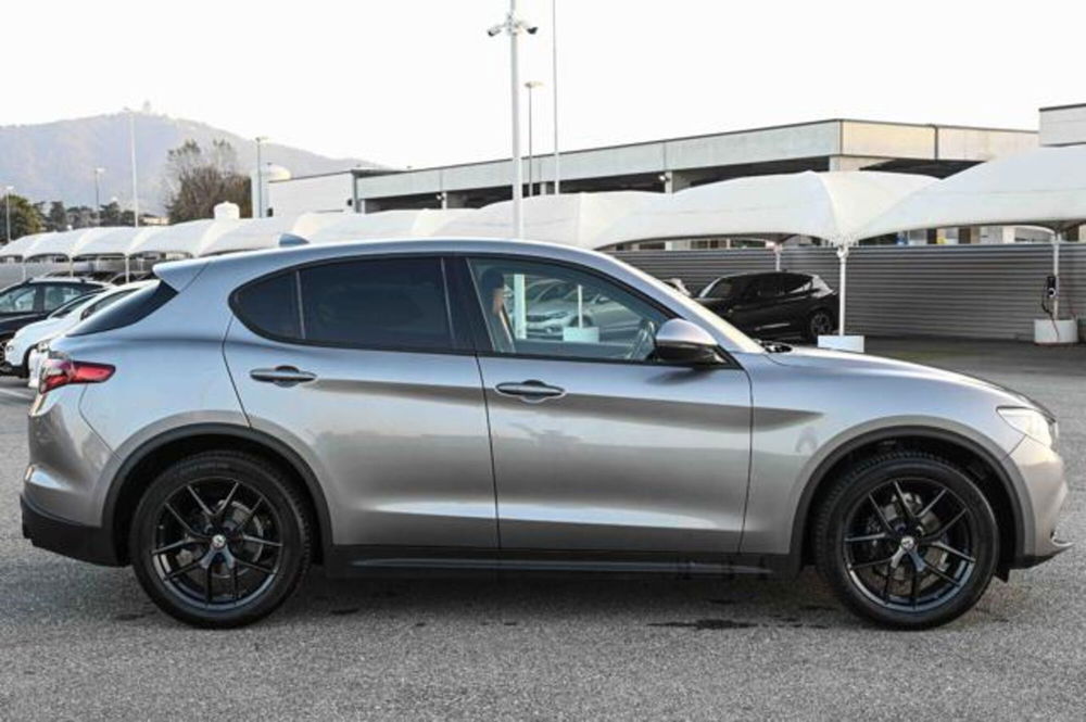 Alfa Romeo Stelvio usata a Torino (4)