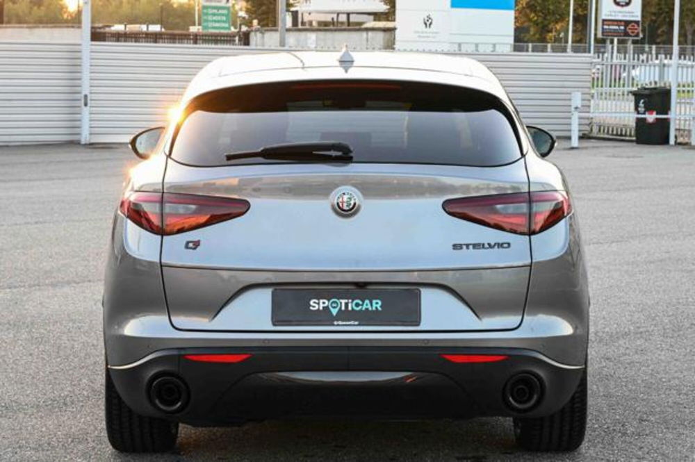 Alfa Romeo Stelvio usata a Torino (6)