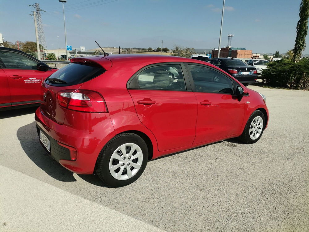 Kia Rio usata a Matera (4)