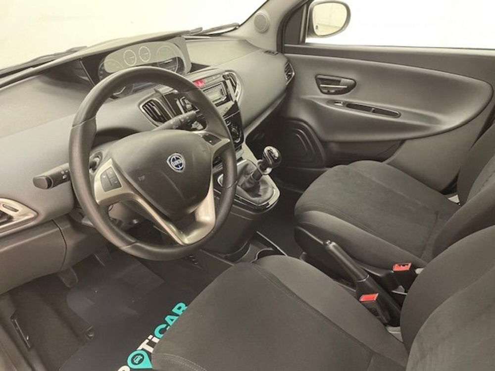 Lancia Ypsilon usata a Alessandria (6)