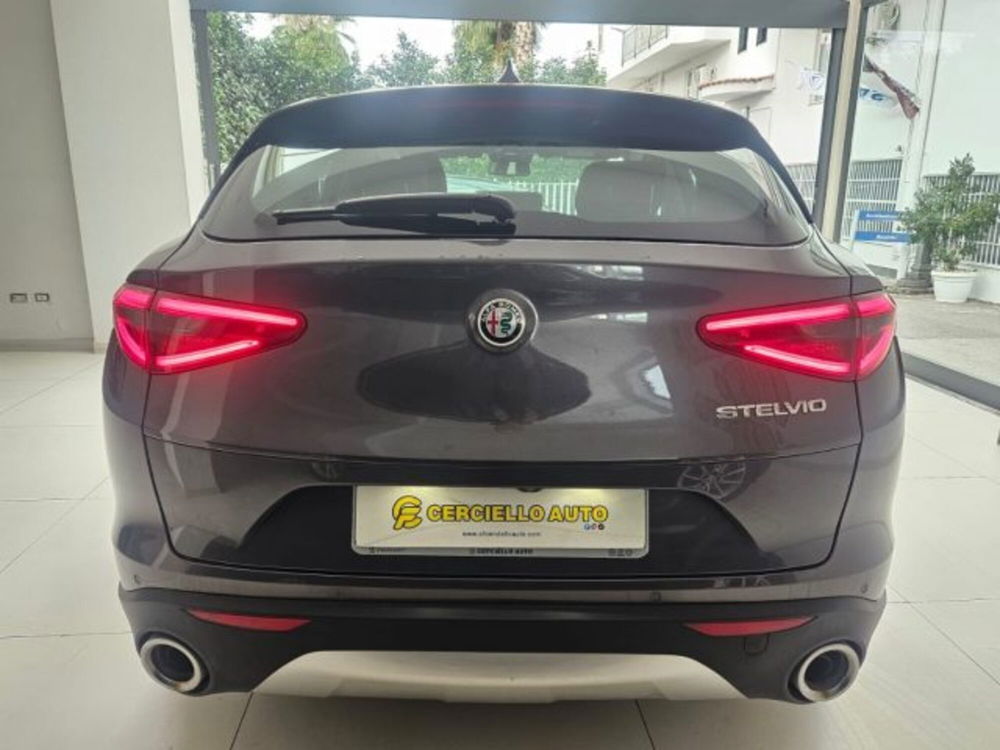 Alfa Romeo Stelvio usata a Napoli (10)