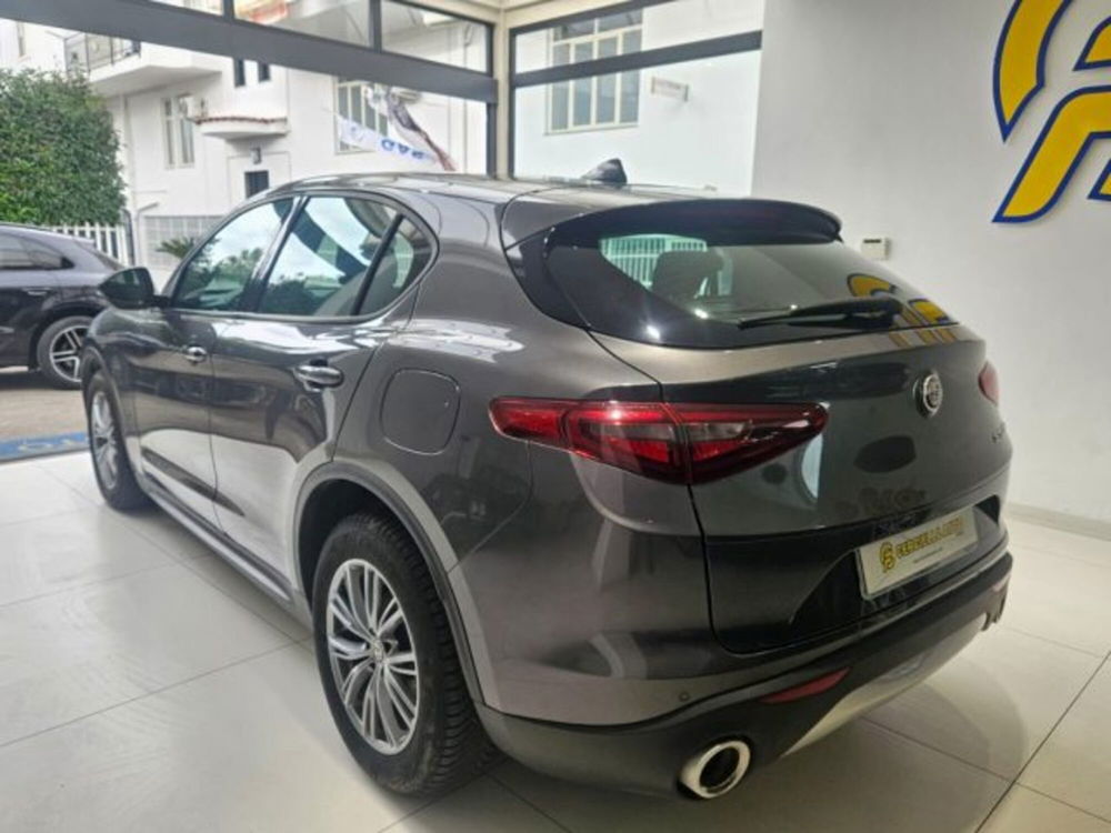 Alfa Romeo Stelvio usata a Napoli (5)