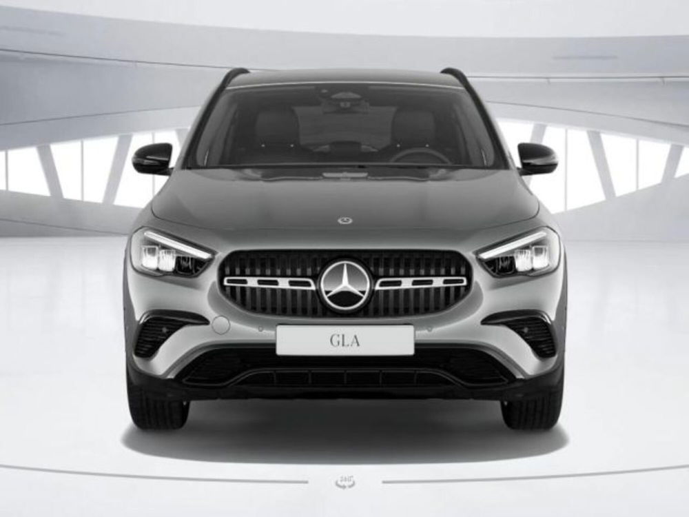 Mercedes-Benz GLA SUV nuova a Verona (3)