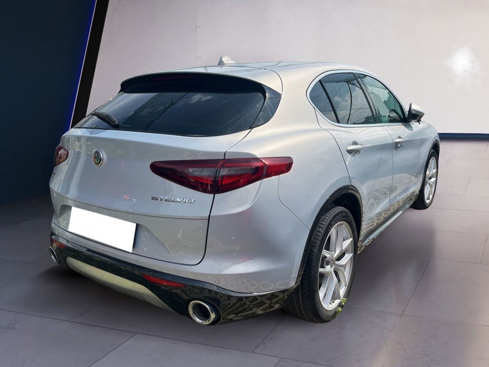 Alfa Romeo Stelvio usata a Torino (4)