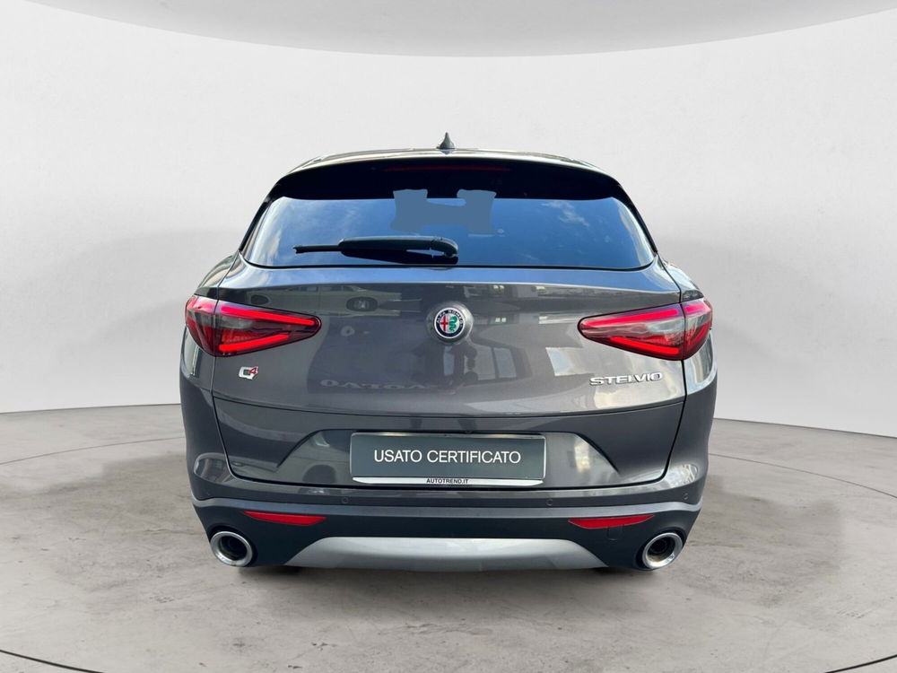 Alfa Romeo Stelvio usata a Bari (4)