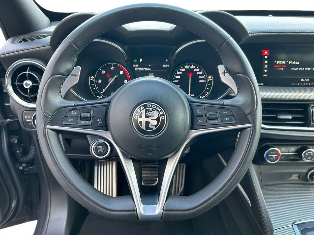 Alfa Romeo Stelvio usata a Bari (9)