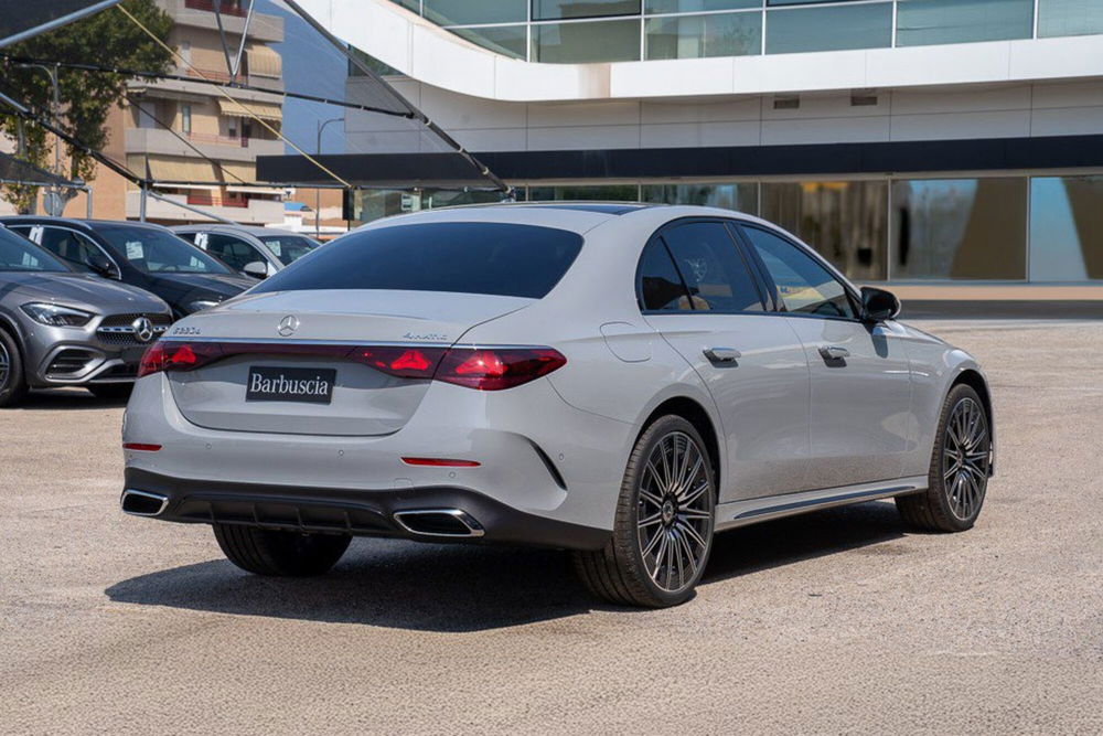 Mercedes-Benz Classe E nuova a Pescara (4)