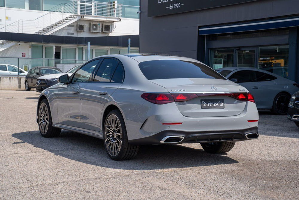 Mercedes-Benz Classe E nuova a Pescara (6)