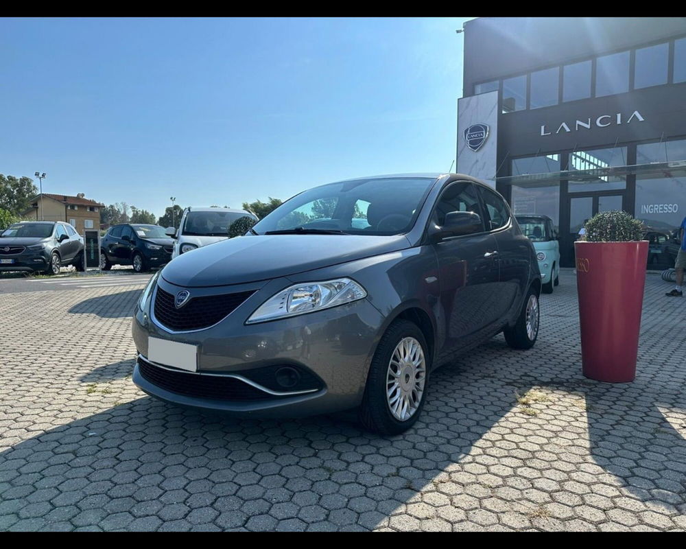 Lancia Ypsilon usata a Lucca (3)