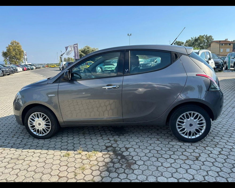 Lancia Ypsilon usata a Lucca (4)