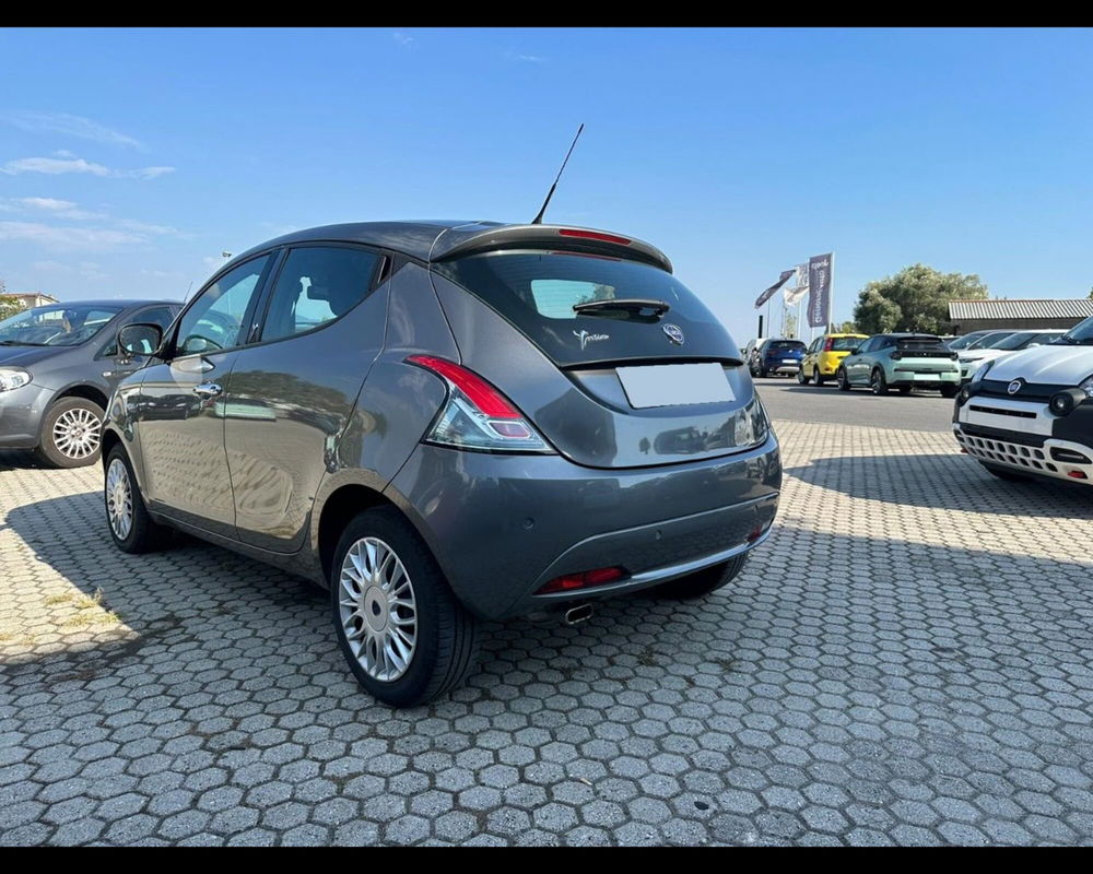 Lancia Ypsilon usata a Lucca (5)