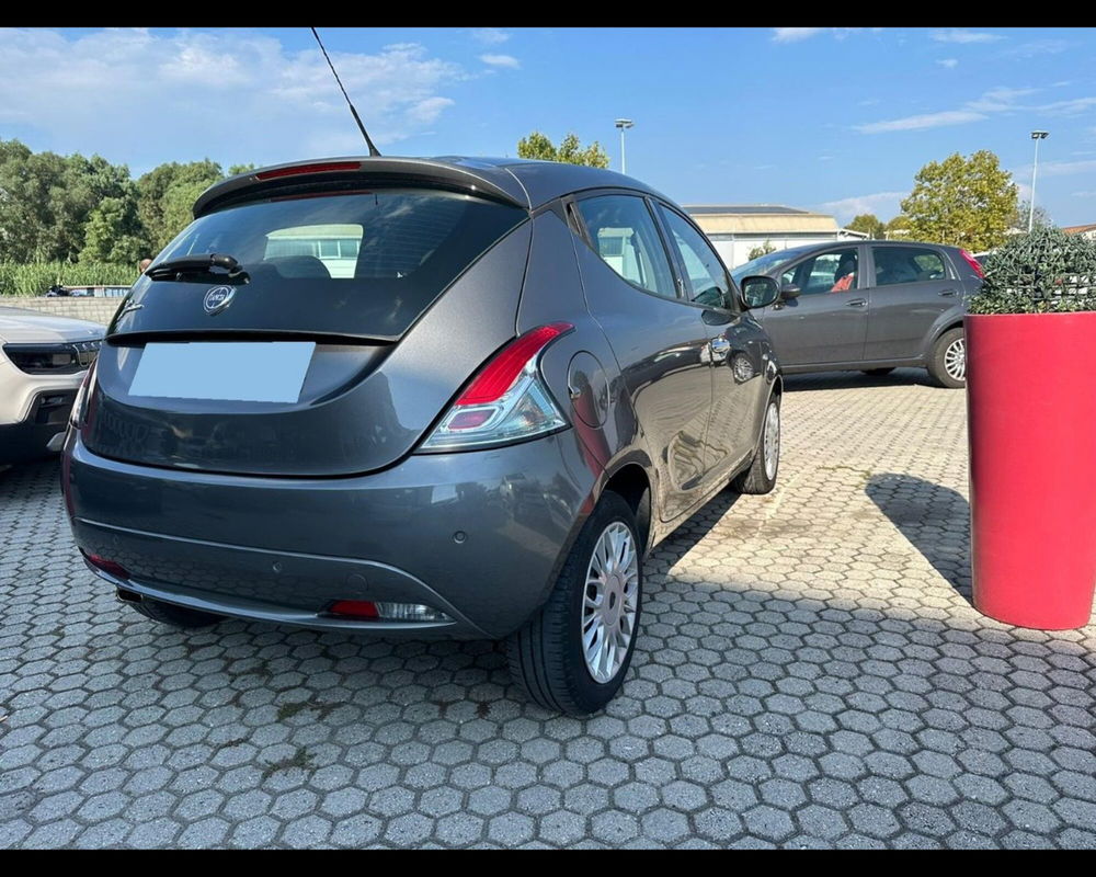 Lancia Ypsilon usata a Lucca (7)