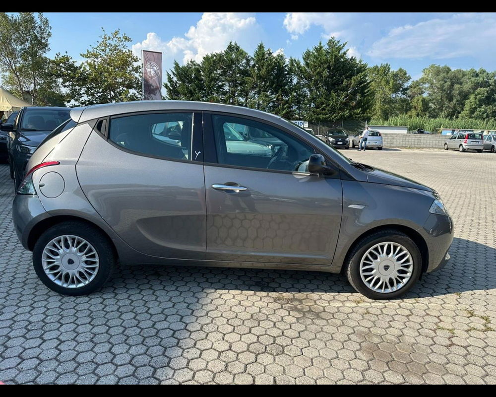 Lancia Ypsilon usata a Lucca (8)