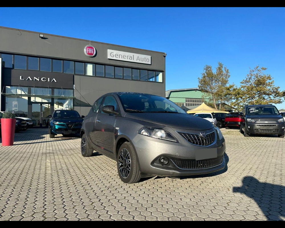 Lancia Ypsilon usata a Lucca