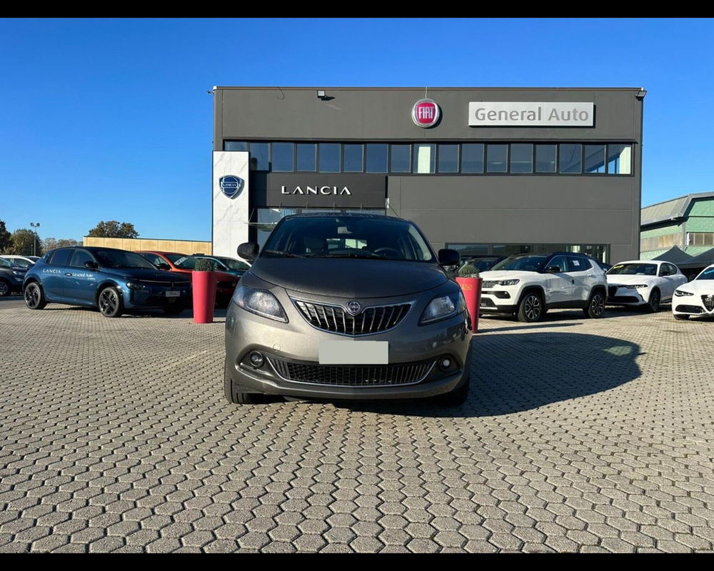 Lancia Ypsilon usata a Lucca (2)