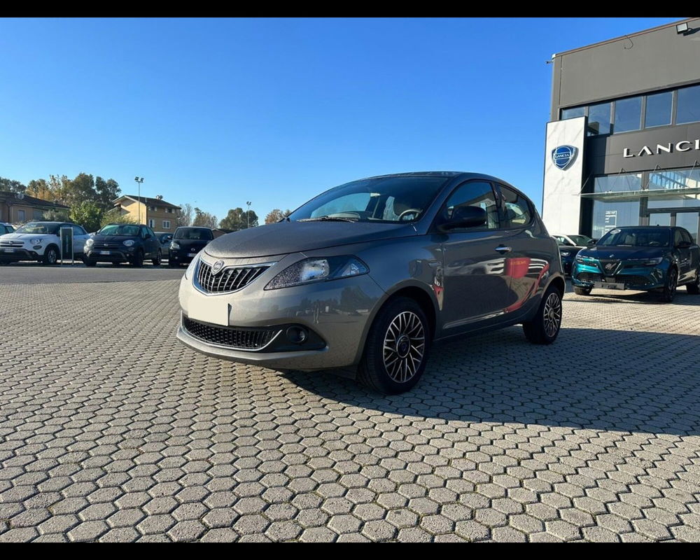 Lancia Ypsilon usata a Lucca (3)