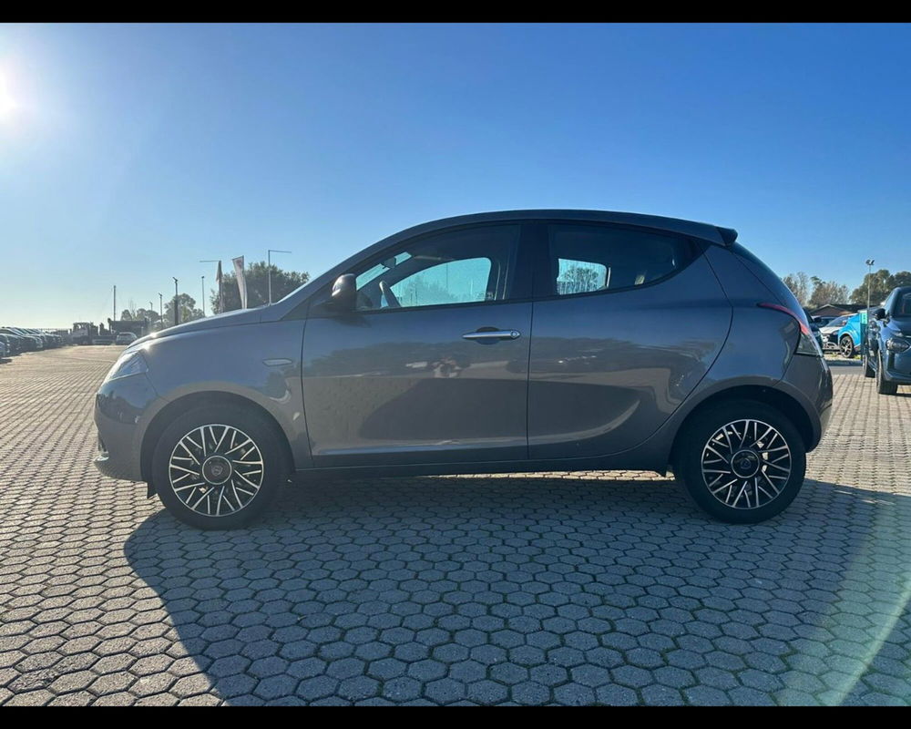 Lancia Ypsilon usata a Lucca (4)