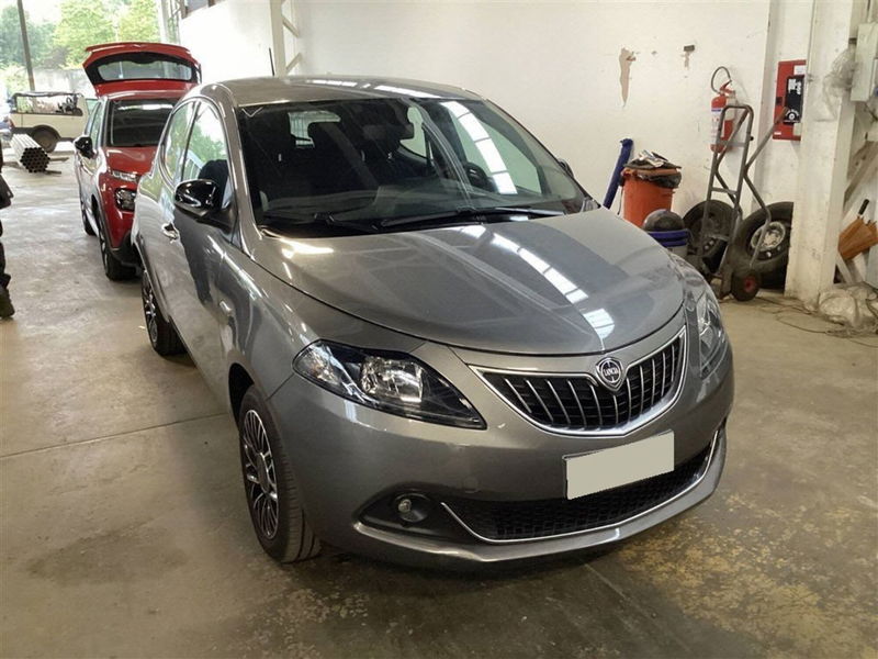 Lancia Ypsilon 1.0 FireFly 5 porte S&amp;S Hybrid Gold Plus del 2024 usata a Massarosa