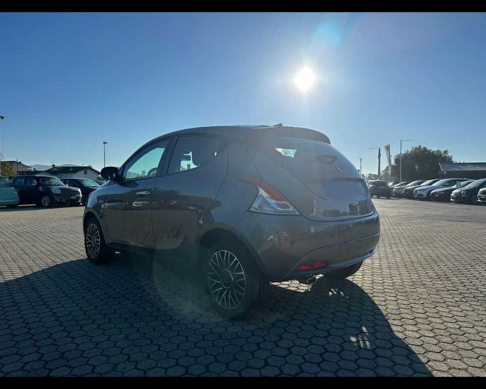 Lancia Ypsilon usata a Lucca (5)