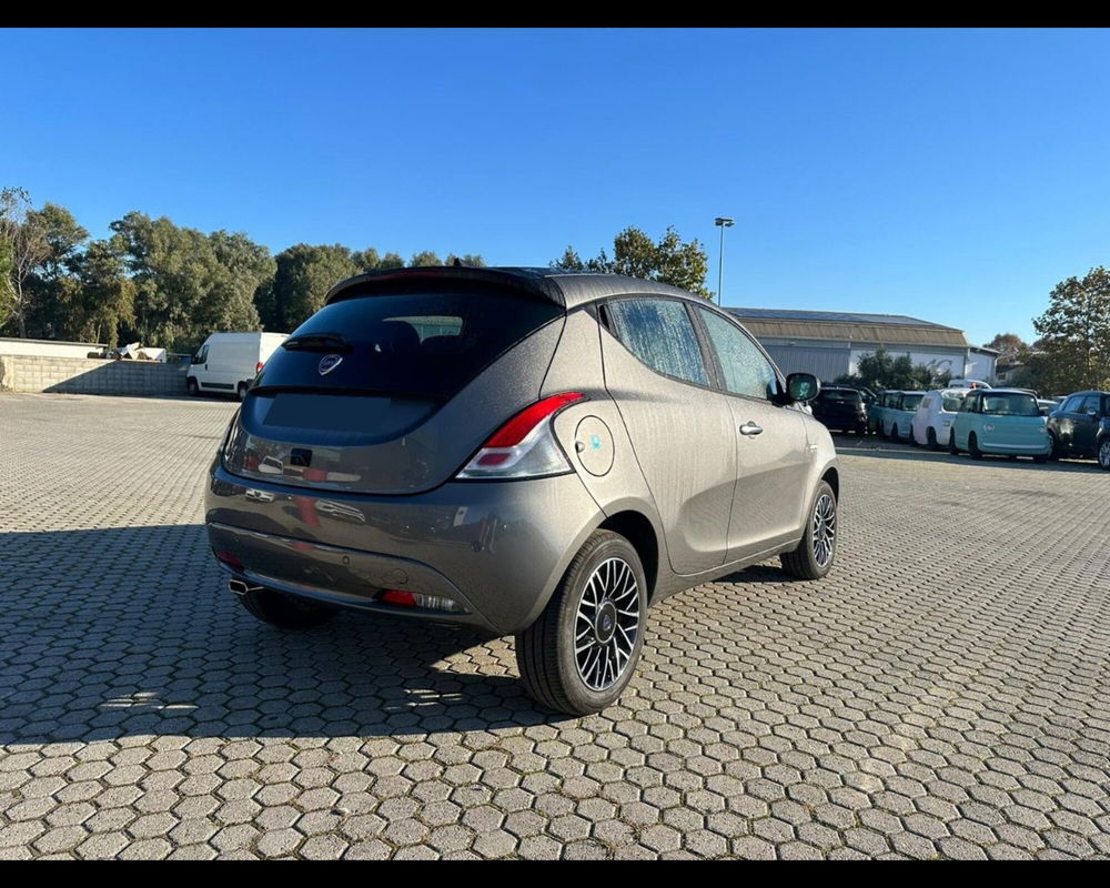 Lancia Ypsilon usata a Lucca (7)