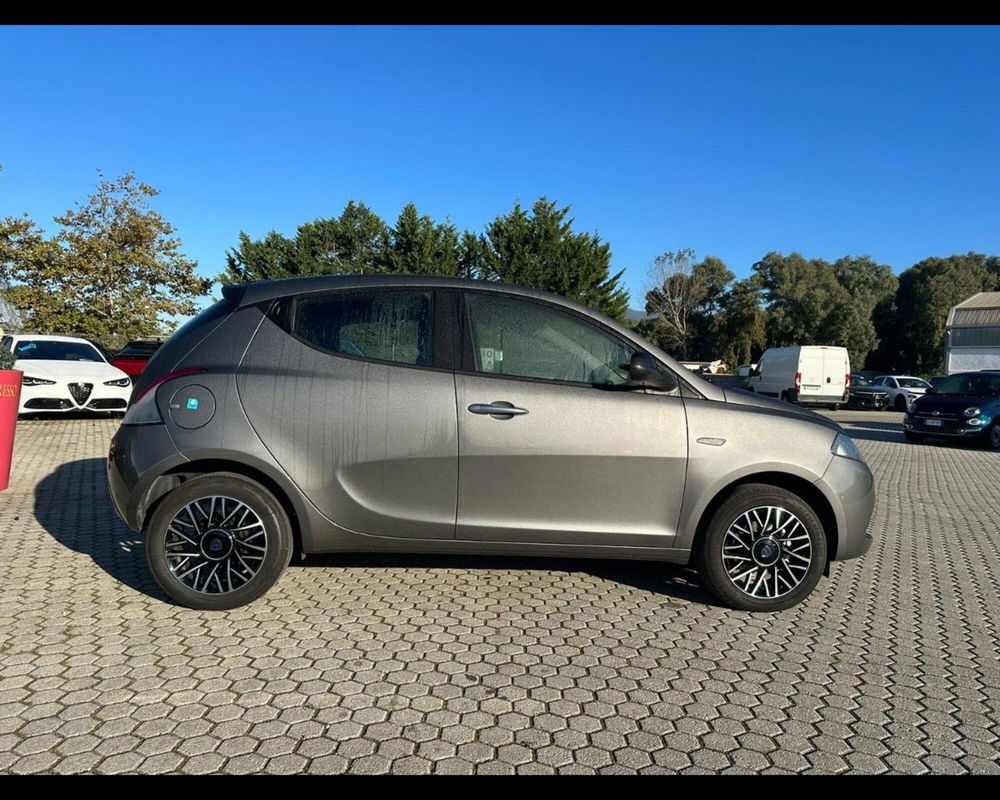 Lancia Ypsilon usata a Lucca (8)