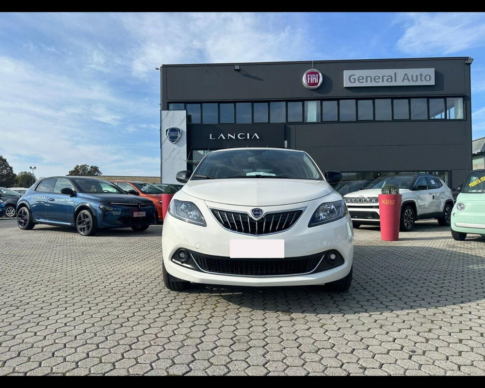 Lancia Ypsilon usata a Lucca (2)