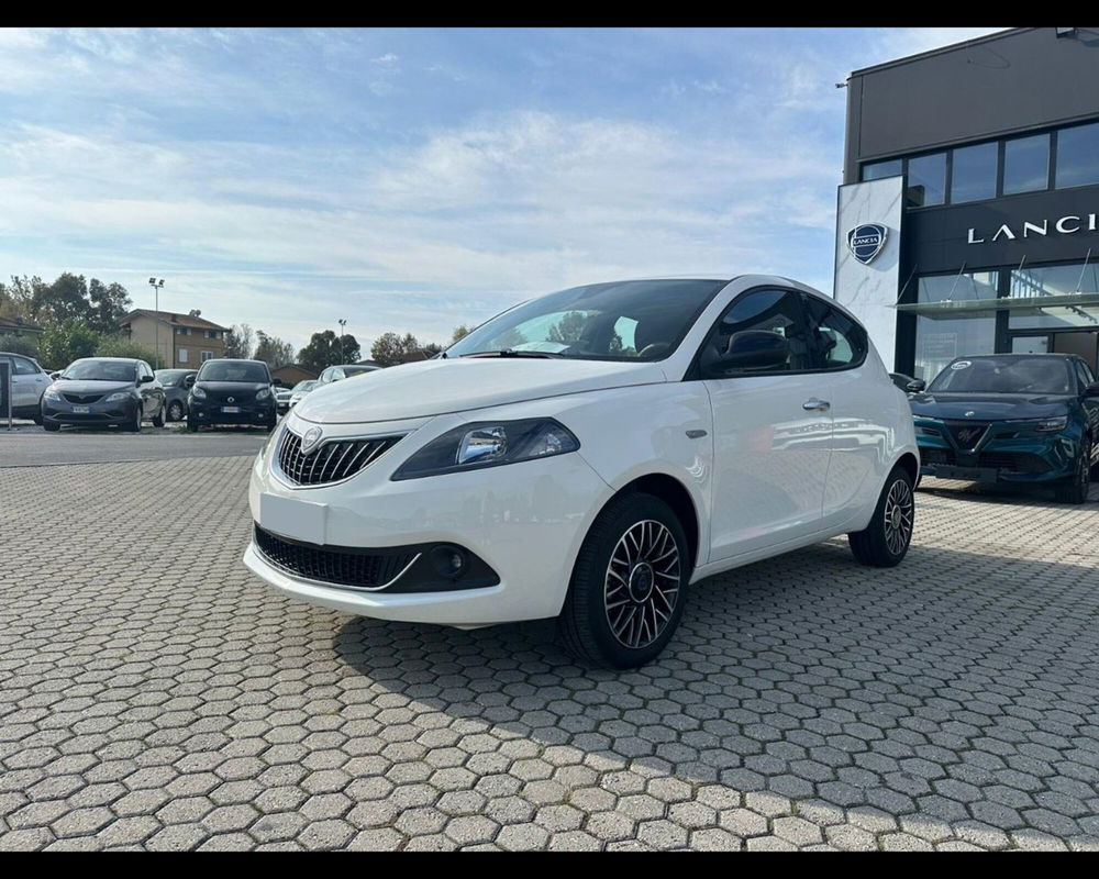 Lancia Ypsilon usata a Lucca (3)