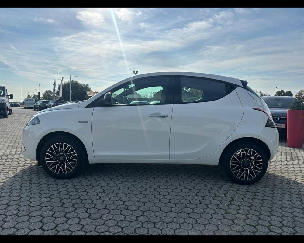 Lancia Ypsilon usata a Lucca (4)