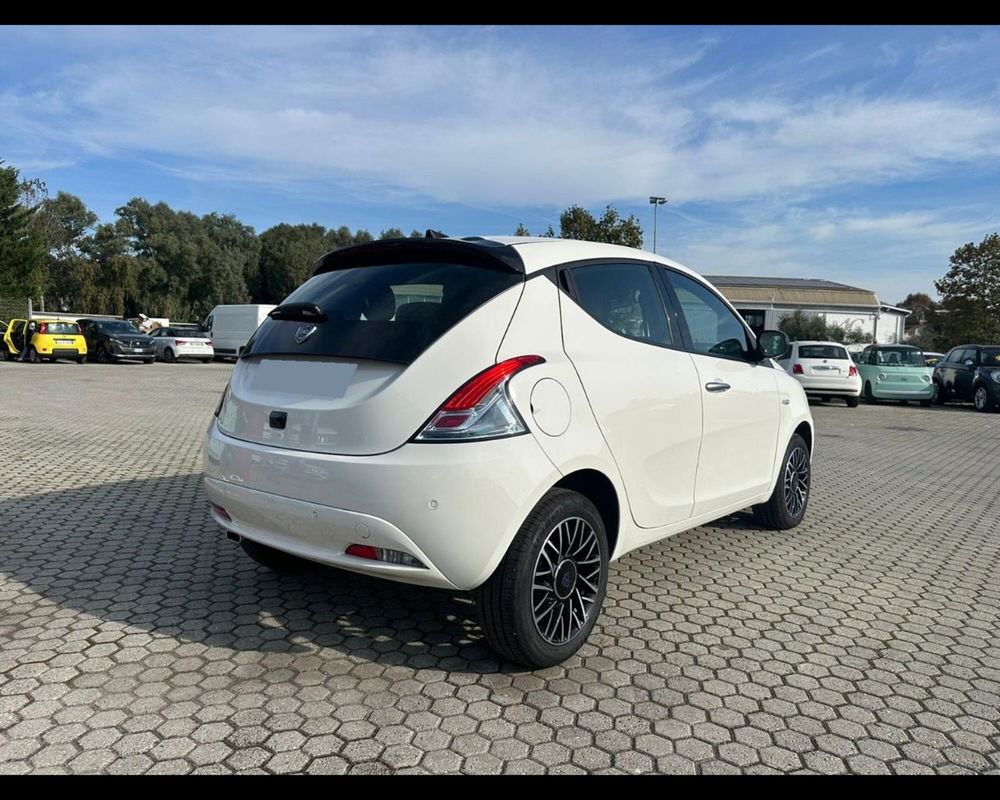 Lancia Ypsilon usata a Lucca (7)