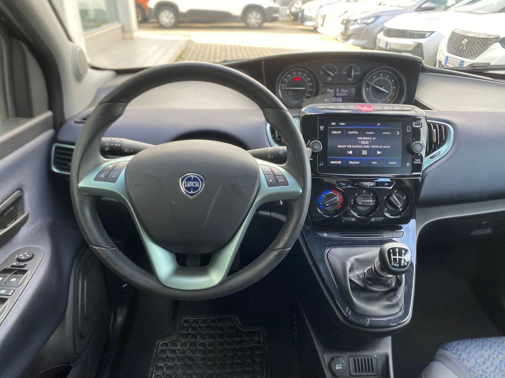 Lancia Ypsilon usata a Bari (17)