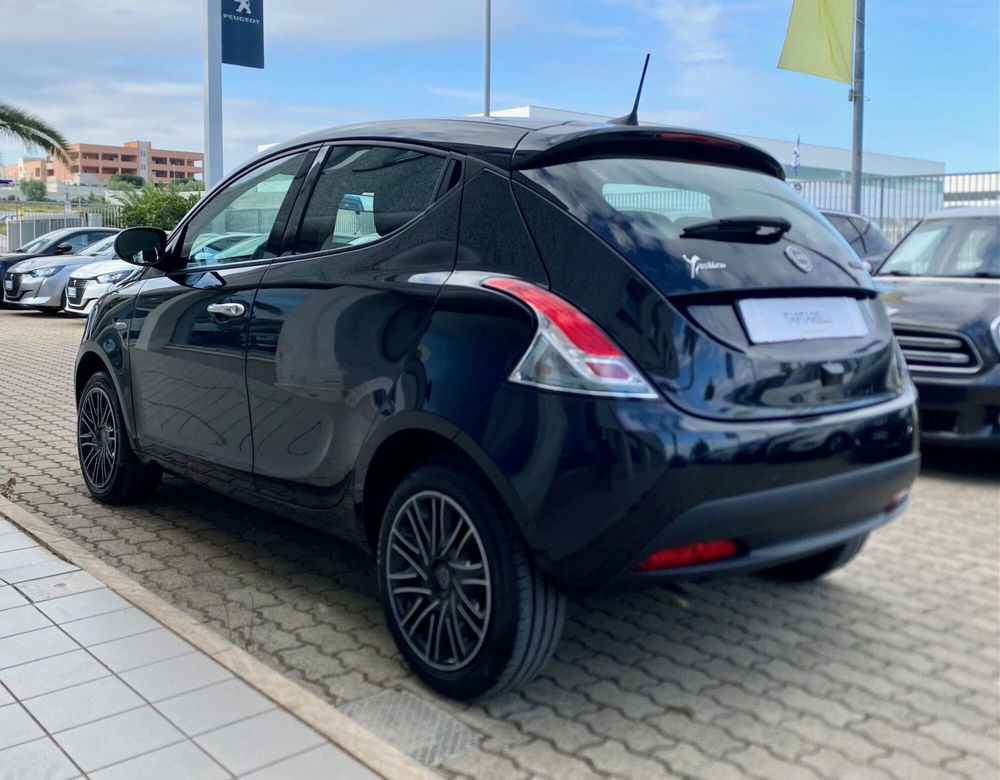 Lancia Ypsilon usata a Bari (6)