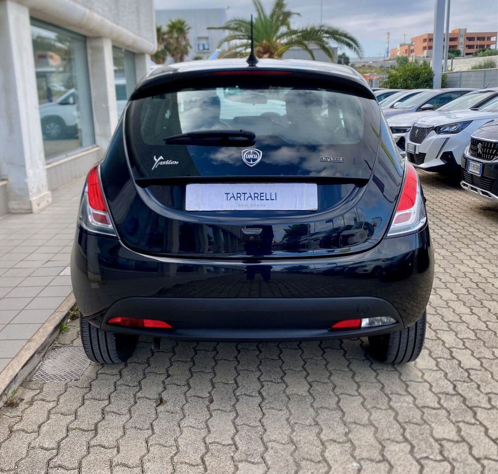 Lancia Ypsilon usata a Bari (7)